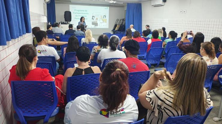 Seduc alinha ações do programa de fortalecimento pedagógico em reuniões com gestores da rede