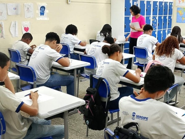 Fórum Nacional de Educação defende regulação mais rígida da educação privada e alerta para impactos da IA e da expansão do EaD